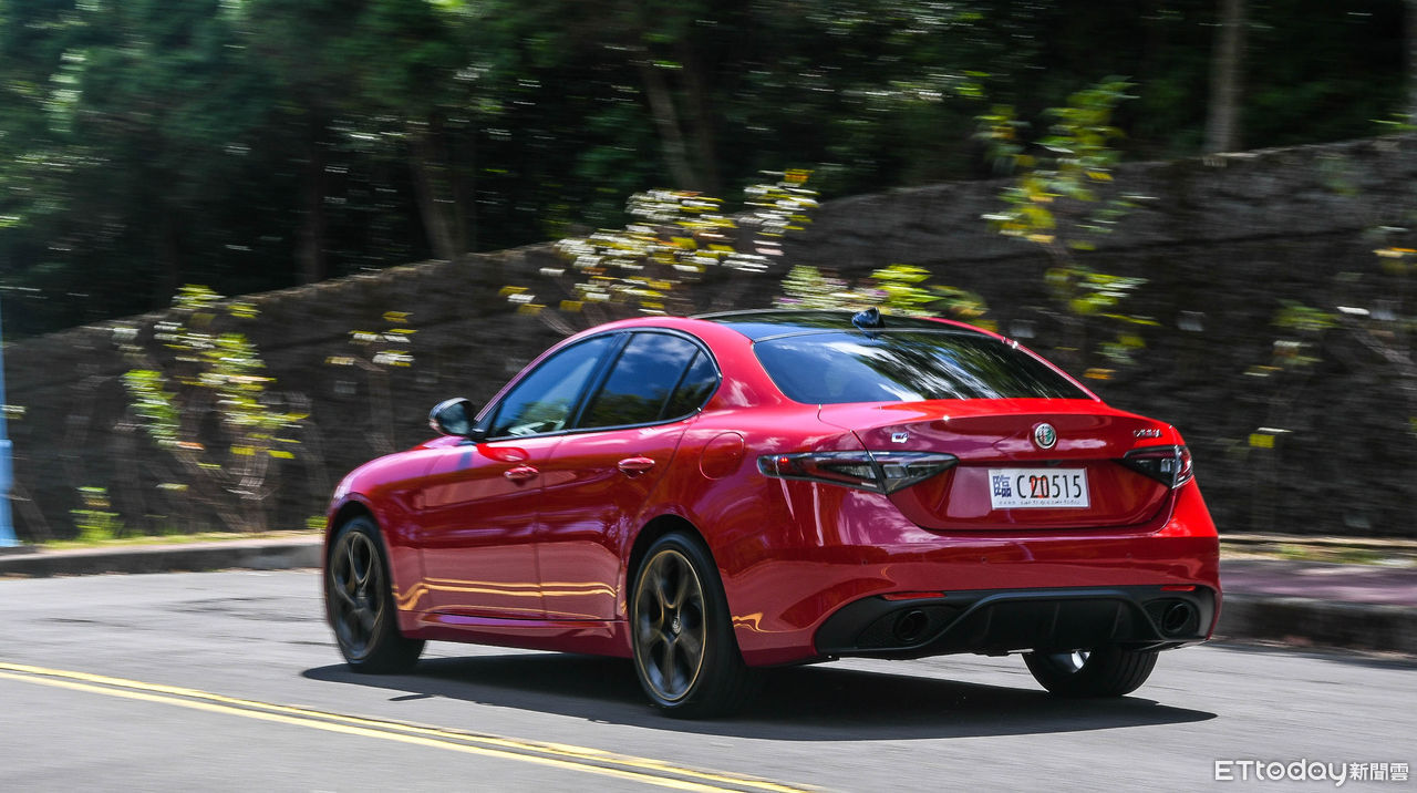 ▲Giulia雖然世代偏舊、久未改款，但仍給人超高顏值、動態魅力更是讓人難以抗拒！（圖／記者徐煜展攝）