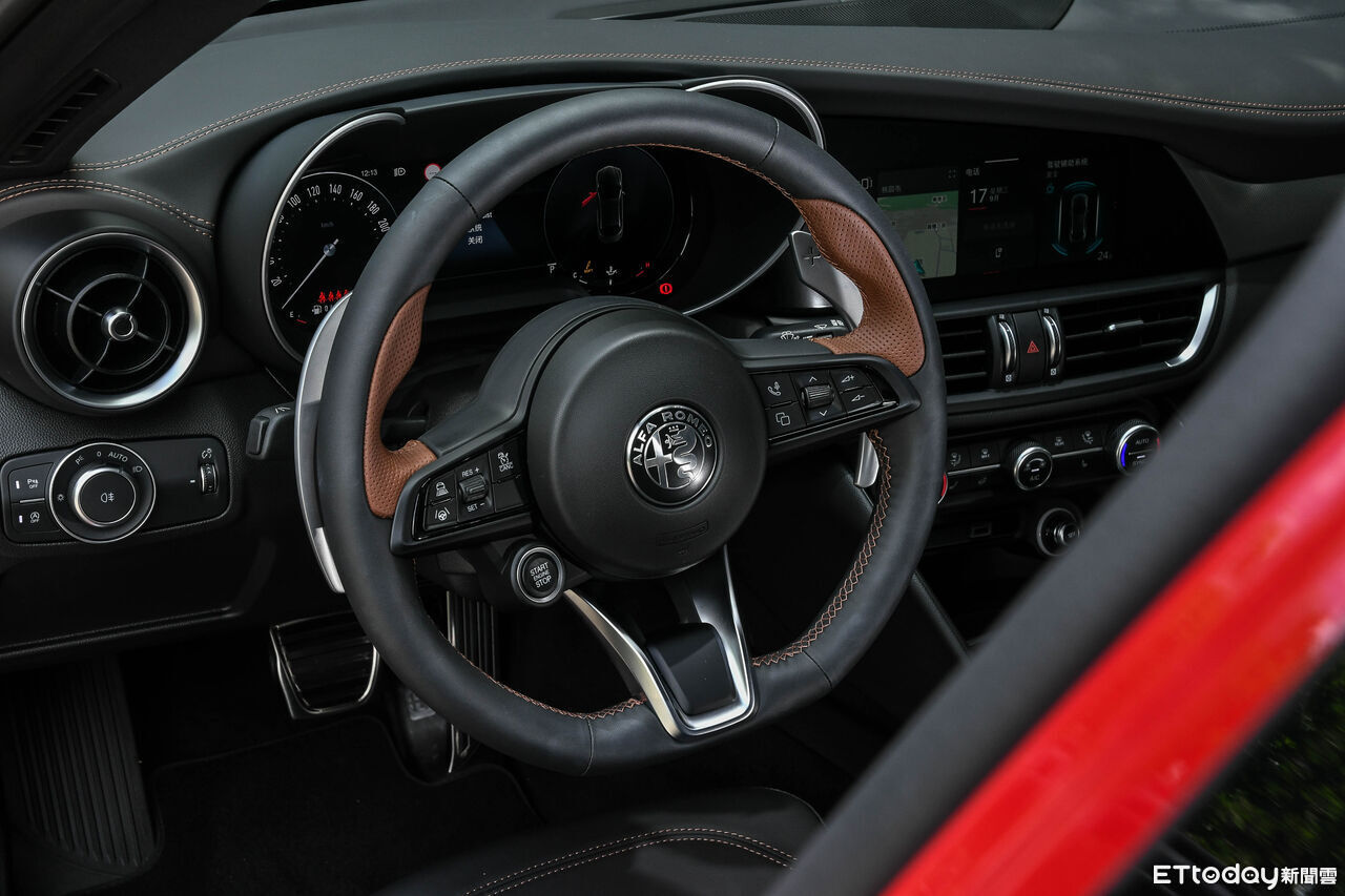 ▲Giulia雖然世代偏舊、久未改款，但仍給人超高顏值、動態魅力更是讓人難以抗拒！（圖／記者徐煜展攝）