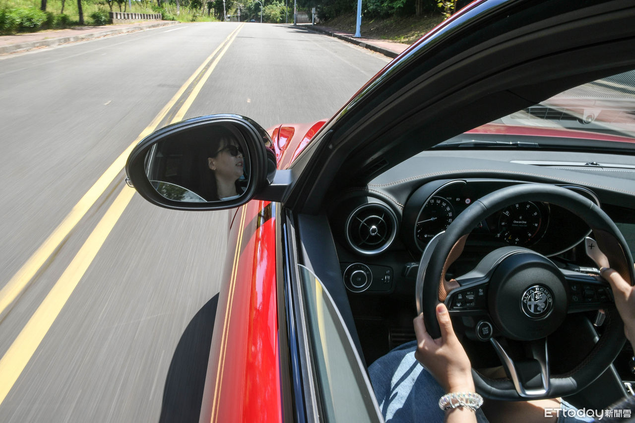 ▲Giulia雖然世代偏舊、久未改款，但仍給人超高顏值、動態魅力更是讓人難以抗拒！（圖／記者徐煜展攝）