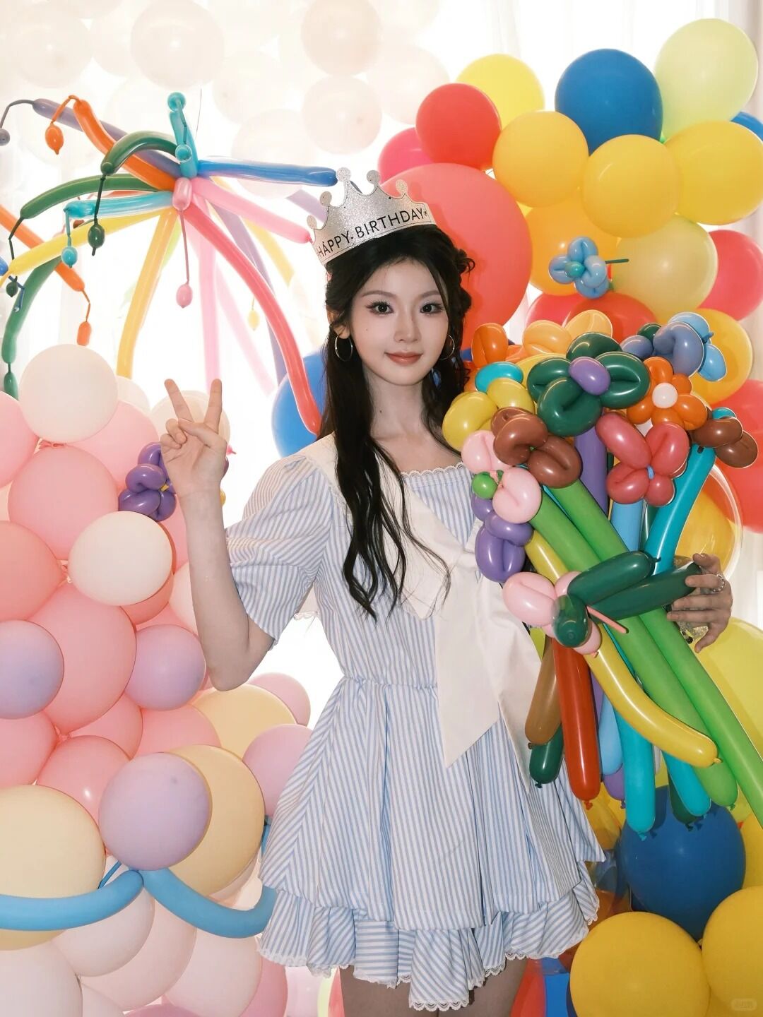 ▲▼張淼怡曬慶生照，陸網認不出來驚呼「完全變樣了！」（圖／翻攝自小紅書）