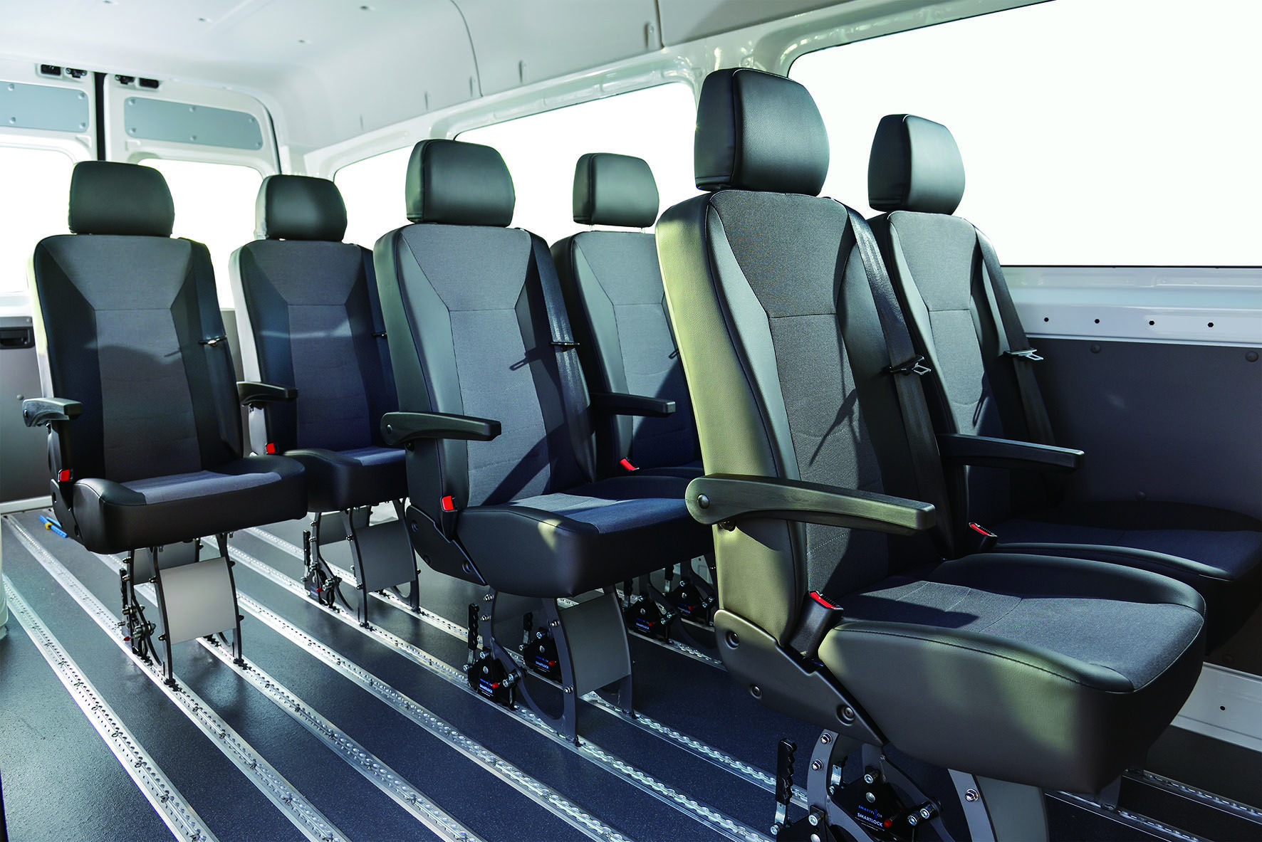 ▲福斯商旅再推9人座新作品！全新一代Crafter預售開跑。（圖／翻攝自福斯商旅）