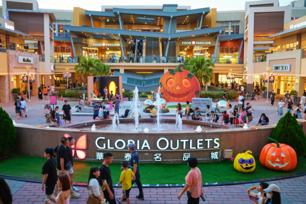 ▲桃園華泰名品城「南瓜谷魔法村」展至10/31。（圖／業者提供）