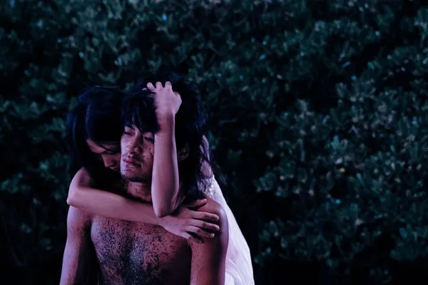 ▲潘綱大、柯泯薰在《河鰻》詮釋一段發生在孤島上的相遇與救贖，挑戰多場露骨親密戲。（圖／底噪影像提供）