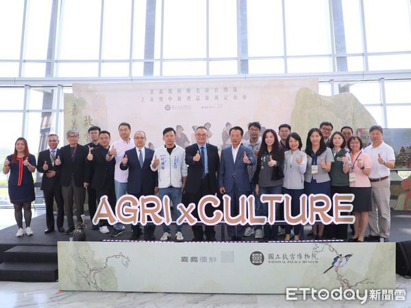 ▲▼    ▲▼ 嘉義縣政府攜手故宮博物院 推出聯名中秋禮盒 。（圖／嘉義縣政府提供）   