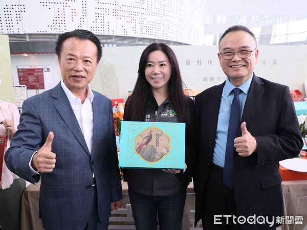 ▲▼    ▲▼ 嘉義縣政府攜手故宮博物院 推出聯名中秋禮盒 。（圖／嘉義縣政府提供）   