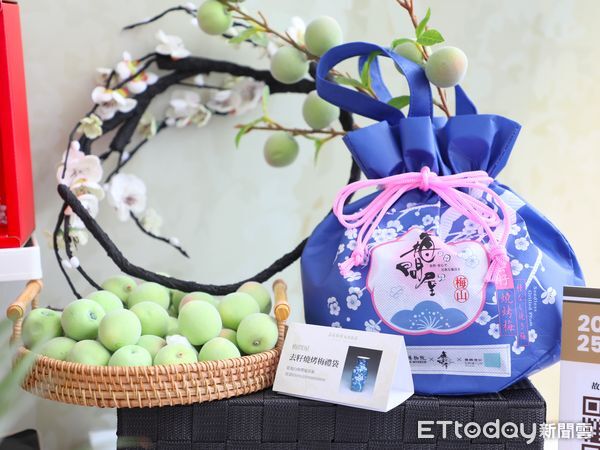 ▲▼    ▲▼ 嘉義縣政府攜手故宮博物院 推出聯名中秋禮盒 。（圖／嘉義縣政府提供）   