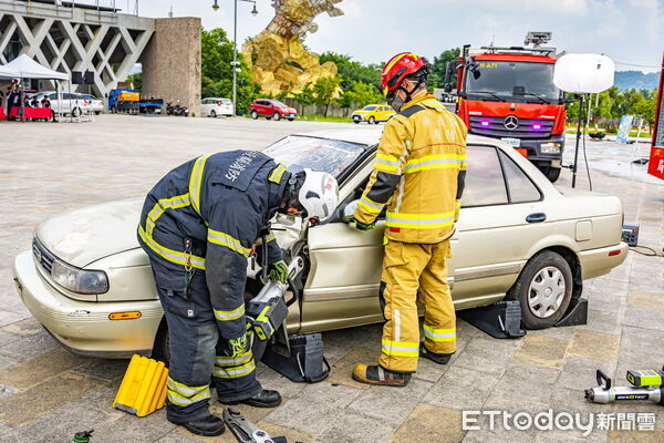▲因應國慶焰火在南投，縣府消防局實施災害搶救演練。（圖／南投縣政府提供）