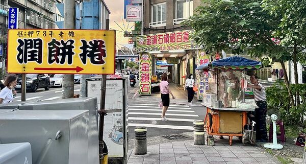 ▲▼艋舺潤餅。（圖／部落客小虎食夢網授權提供）
