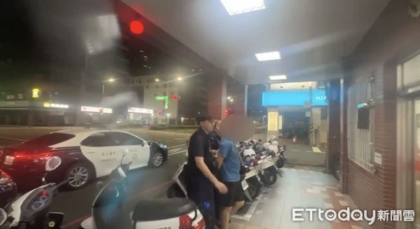 ▲▼ 超商遇正妹忍不住偷拍！高雄男當場遭逮　見警嚇哭：我承認錯了  。（圖／記者賴文萱翻攝）