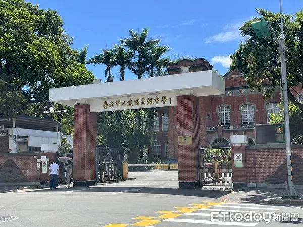 ▲▼建中大門、建中校門、建中早餐店。（圖／記者許敏溶攝）