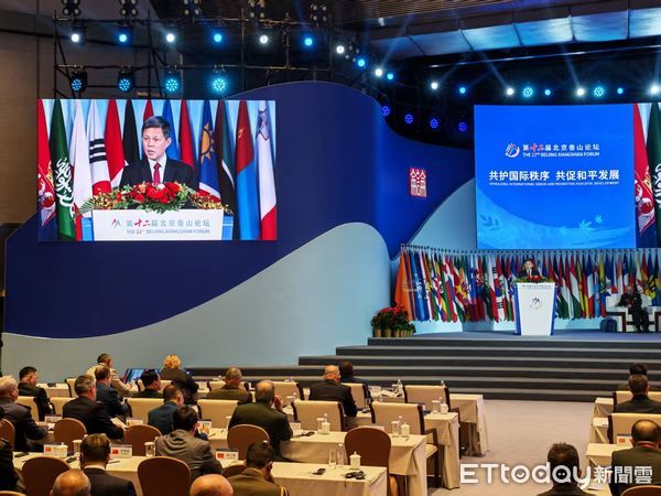 ▲▼ 第十二屆北京香山論壇今（17日）開幕，新上任新加坡國防部長陳振聲以中英文發言，並以一句中國諺語「選邊站就是靠邊站」引發關注。            。（圖／記者任以芳攝）