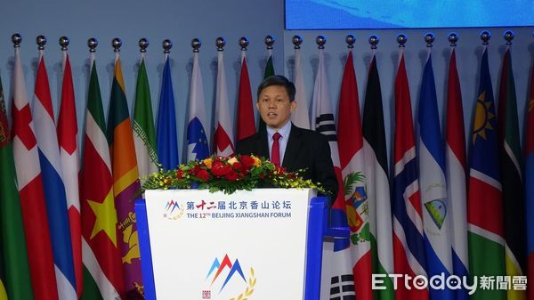 ▲▼ 第十二屆北京香山論壇今（17日）開幕，新上任新加坡國防部長陳振聲以中英文發言，並以一句中國諺語「選邊站就是靠邊站」引發關注。            。（圖／記者任以芳攝）