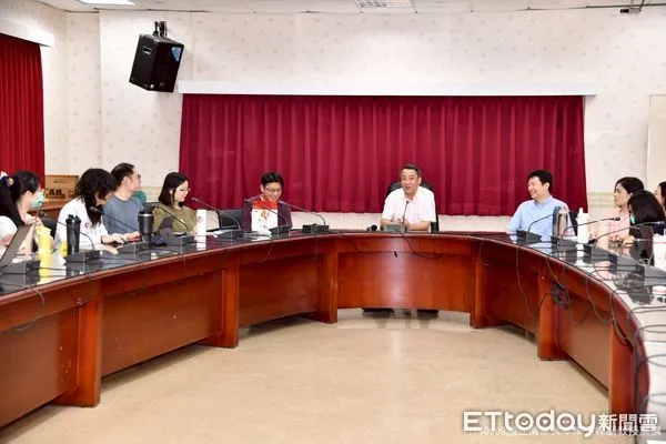 ▲▼玉里醫院邀請台灣網路成癮防治學會理事長、清華大學李昆樺副教授蒞院演講。（圖／玉里醫院提供，下同）