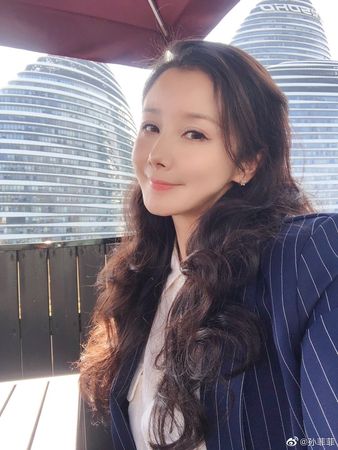 ▲孫菲菲控訴前夫「總是幻想我跟各種男人外遇」。（圖／翻攝自微博／孫菲菲）