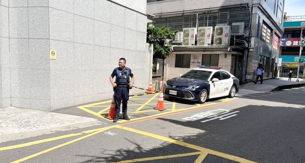 ▲桃園警方在私校周邊加強巡邏，避免類似狀況再度發生。（圖／桃園警方提供）