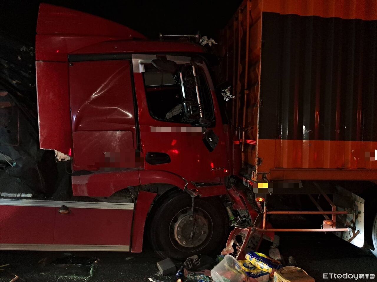 國三龍井3車暗夜連環撞！　貨櫃車變形扭曲2傷