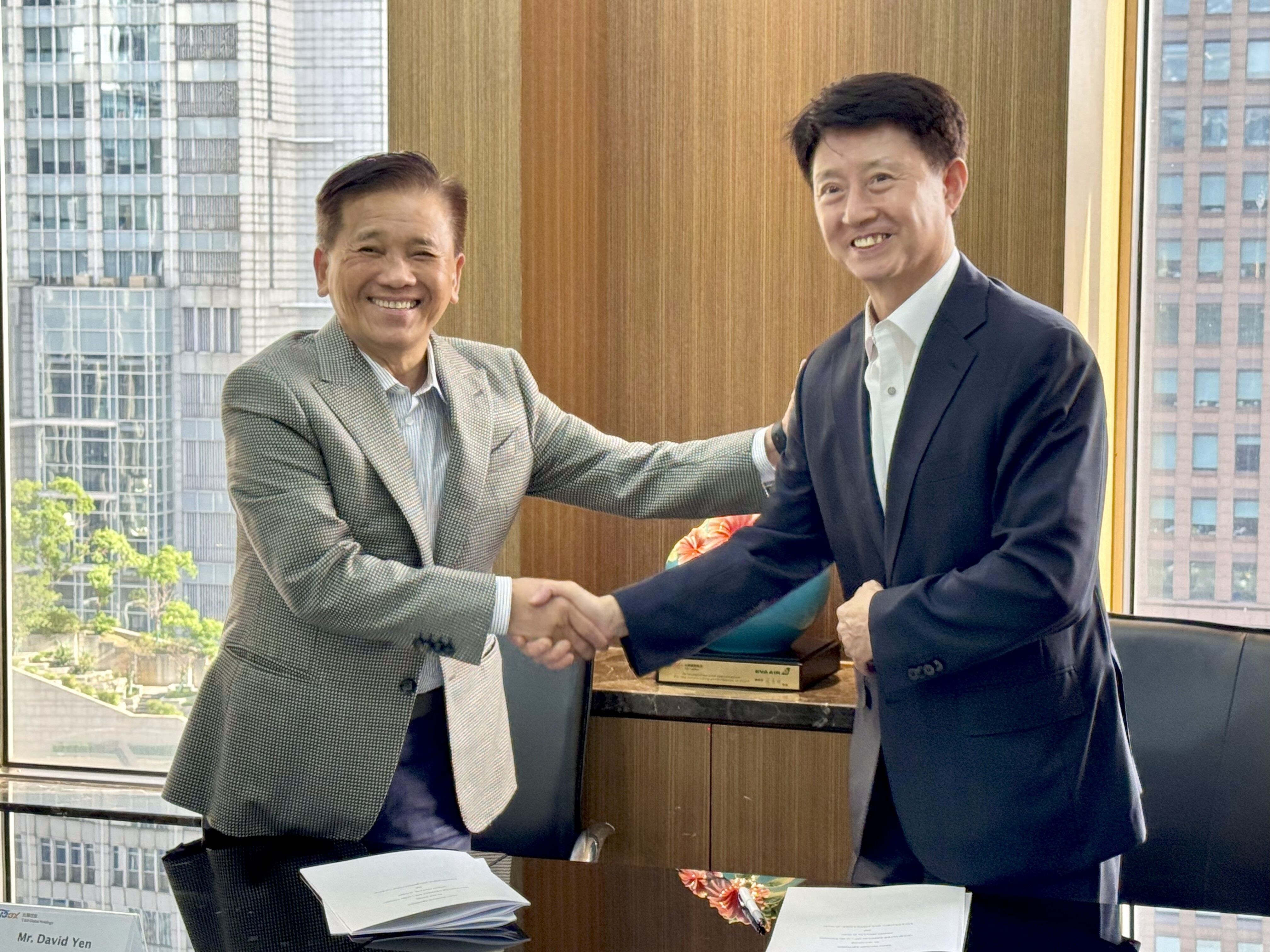 ▲▼台驊集團創辦人顏益財（左）及SKYMASTER President JINNAM MOON。（圖／台驊提供）