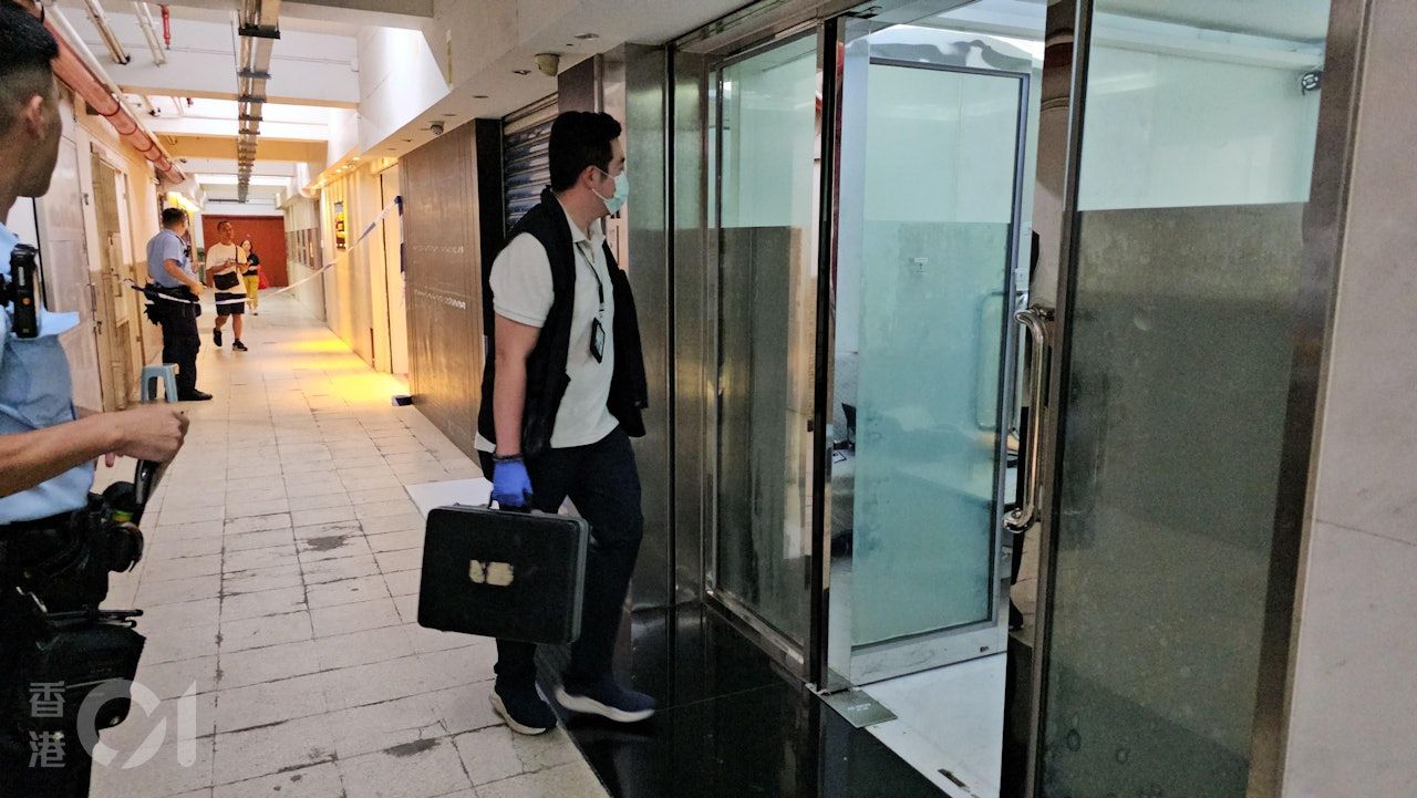 ▲香港一間黃金加工廠遭10名匪徒搶劫。（圖／香港01）