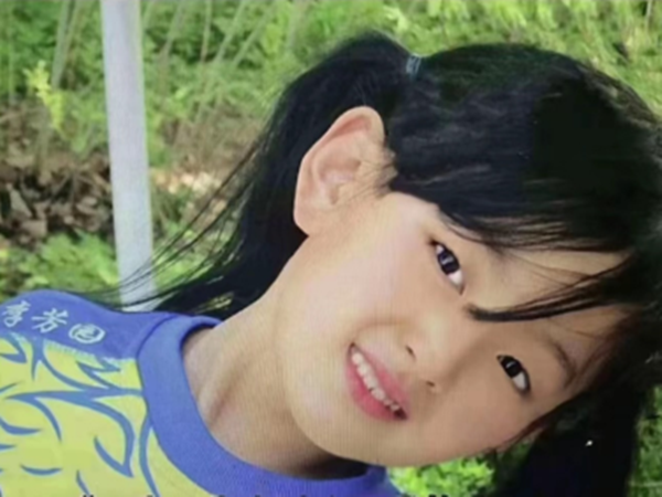 ▲▼女大生因為五官太過精緻，被考官質疑化妝，因而在網路上爆紅。（圖／翻攝抖音）