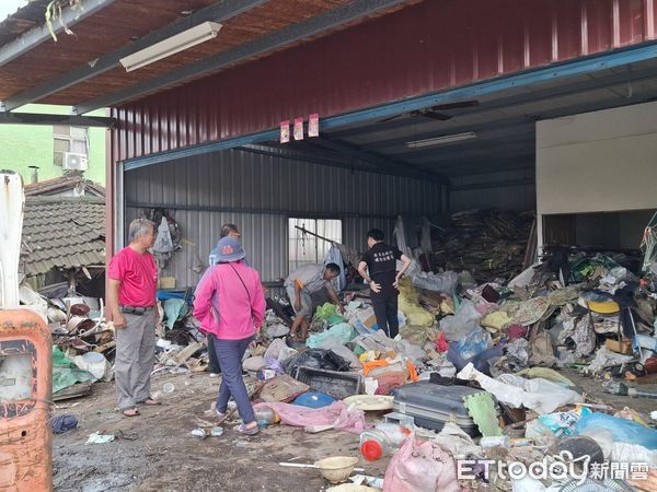 ▲▼ 屏東內埔一處回收場因業者停止營業，但當地居民仍習慣將垃圾堆放於此，導致環境髒亂不堪。         （圖／記者陳崑福翻攝）