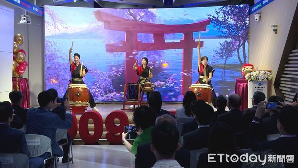 ▲國內首檔台日跨境ETF掛牌上市 投資人共享兩國產業成長▼             。（圖／記者鄭遠龍攝）