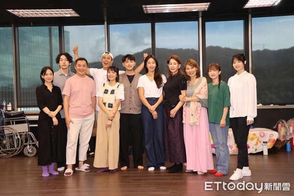 ▲▼ 瓊瑤原著小說改編舞台劇《你的故事我的夢》彩排記者會,隋棠、莊凱勛、曾少宗、林雨宣、湯志偉、周丹薇       。（圖／記者徐文彬攝）