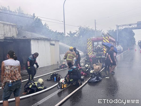 ▲▼彰化縣伸港鄉一處鐵皮倉庫今日發生火警            。（圖／記者唐詠絮翻攝）