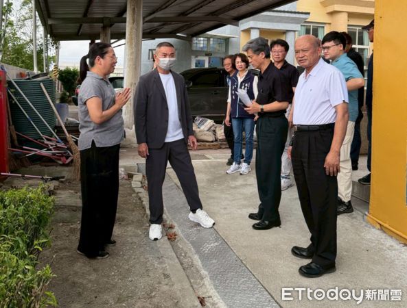 ▲立法委員丁學忠、張嘉郡今日上午邀集國教署長彭富源、縣政府及地方民代針對學校災後復建工程進行會勘。（圖／記者游瓊華翻攝）