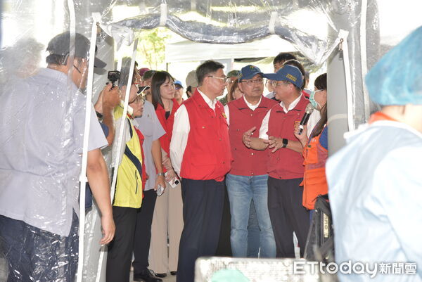 ▲▼  卓榮泰、侯友宜視導大規模震災人命搜救指管桌上推演   。（圖／新北市政府提供）