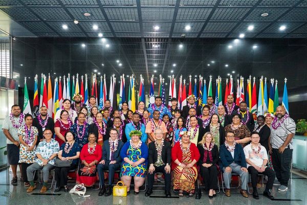 ▲▼外交部政務次長兼外交及國際事務學院院長吳志中與東西中心院長Celeste Connors簽署MOU。（圖／外交部提供）