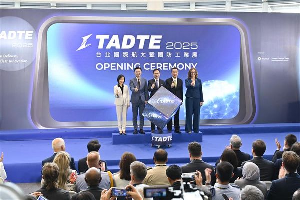 ▲台北國際航太暨國防工業展吸引長官貴賓與專業業者共襄盛舉，現場盛況空前。(圖／貿協提供)