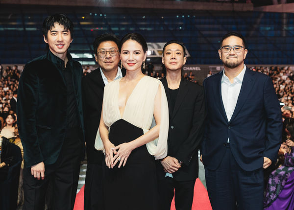 ▲《回魂計》黃金主創團隊攜手李心潔、傅孟柏出席30屆釜山影展。（圖／Netflix提供）