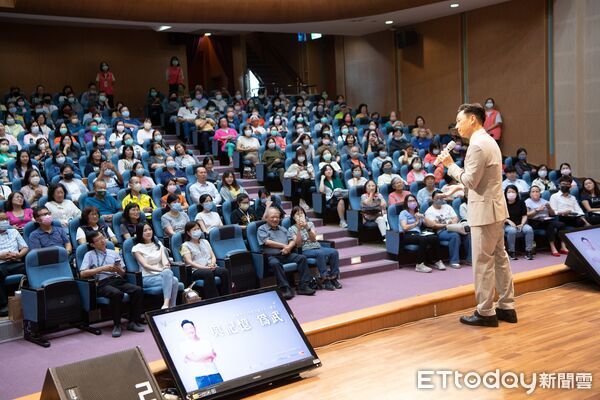 ▲▼   嘉義市失智月名人講座-與記憶為「武」 謝祖武分享失智照護經驗  。（圖／嘉義市政府提供）