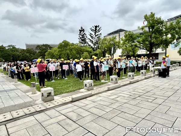 ▲台南市政府於永華及民治市政中心同步舉辦地震防災演練，近2000名同仁參與。（記者林東良翻攝，下同）