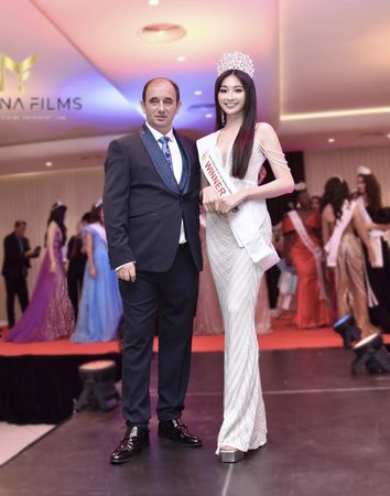 ▲中信啦啦隊曼容奪「2025世界自由小姐」冠軍　與許棠樂包辦雙料后冠。（圖／中信兄弟提供）