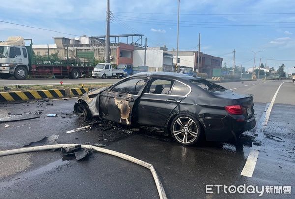 ▲▼駕駛驚險逃生，但車輛幾乎燒燬。（圖／楊梅警分局提供）