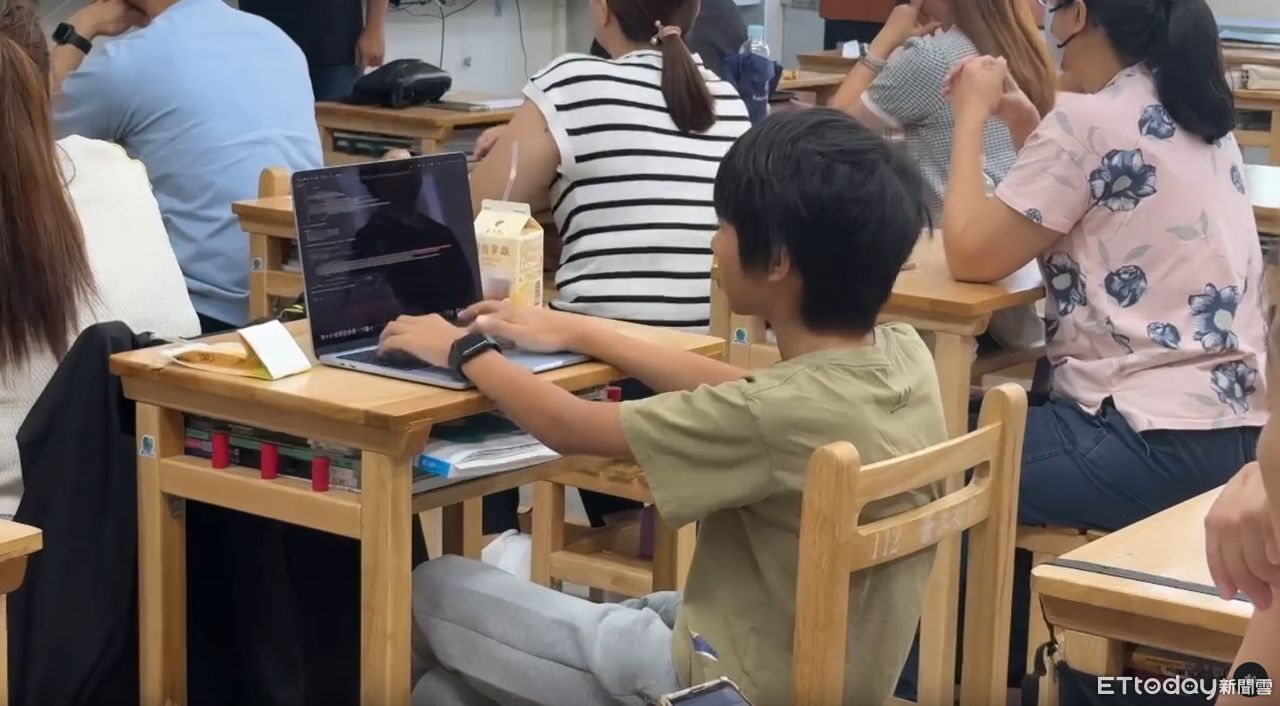 9歲就做出記帳APP！男童再幫診所「架網站」　網喊：我很慚愧