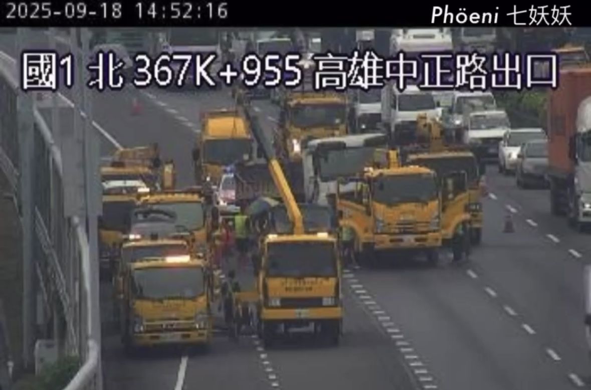 快訊／國1高雄路段事故！5車連環撞3人送醫　後方紫爆大塞車