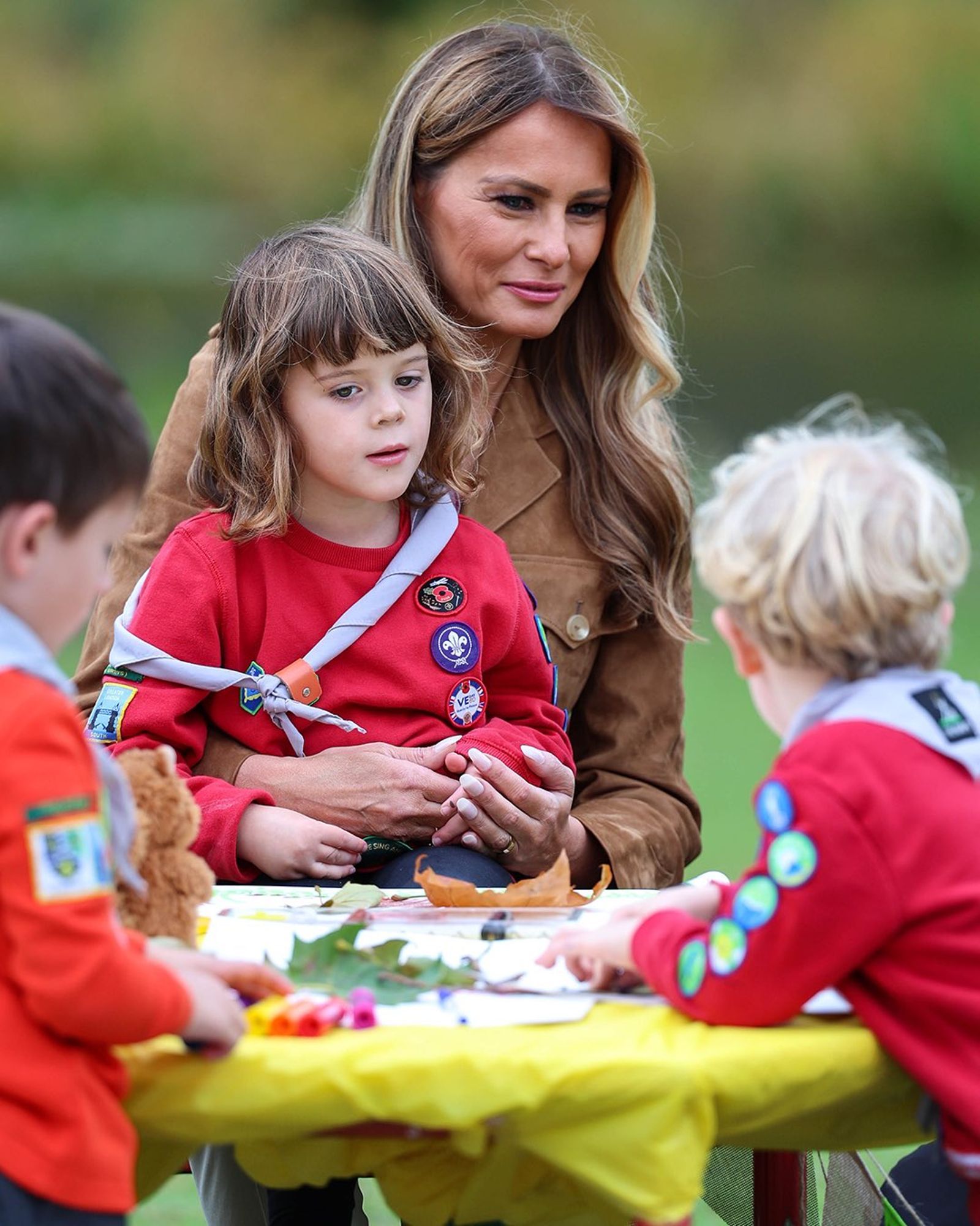 梅蘭妮亞合體凱特王妃　女童問「妳是下一個王妃嗎？」她高EQ妙答