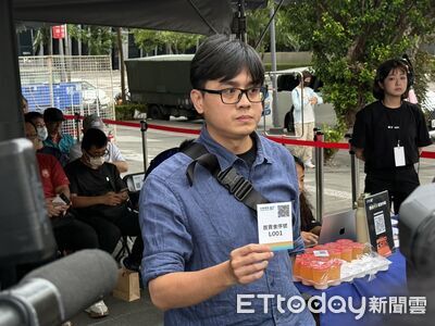 直擊／中華電信iPhone17頭香哥出爐！苦排9天、購買顏色型號曝光