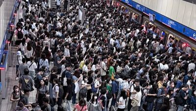 快訊／注意！北捷板南線列車異常　上班族擠爆月台