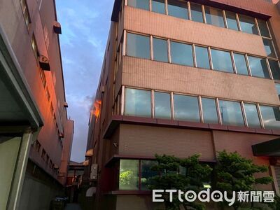 桃園電鍍工廠火警!硼酸、鎳液儲槽竄火 30車68人急出動