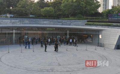 陸iPhone 17開賣！　果粉凌晨2點搭火車赴上海排隊取貨