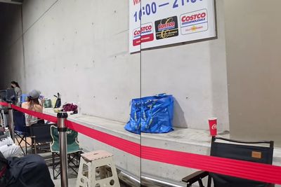 好市多開賣iPhone 17爆「黃牛2人佔10張椅」 業者:個人行為