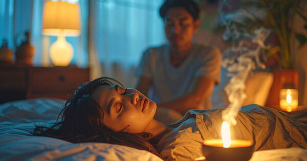 北市信義區去年發生一起離奇命案事故，一名女子吸毒暴斃，男友竟伴屍月餘，更在女友身旁放滿大量乾燥劑防腐。（圖／示意圖／AI生成）