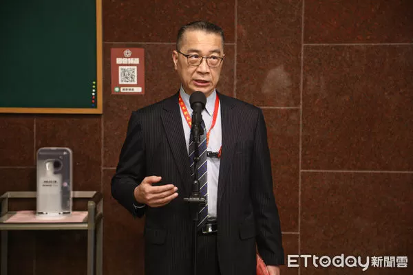 ▲民進黨秘書長徐國勇出席黨團大會。（圖／記者林敬旻攝）