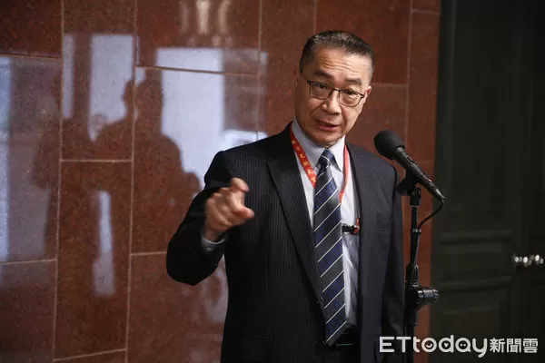 ▲民進黨秘書長徐國勇出席黨團大會。（圖／記者林敬旻攝）