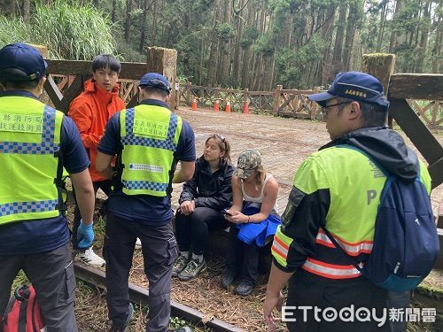▲▼          澳洲青年登塔山高山症發作，阿里山警消急救援    。（圖／記者翁伊森翻攝）
