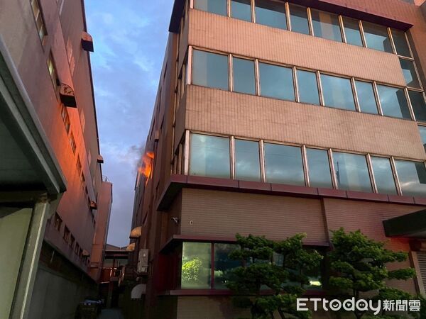 ▲▼             桃園中壢區一間電鍍工廠發生火警。（圖／記者沈繼昌翻攝）