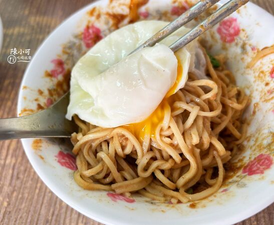 ▲▼士林美食「士林蛋包麵」沒有明顯招牌，在地超過50年麵店早餐。（圖／部落客陳小可提供）